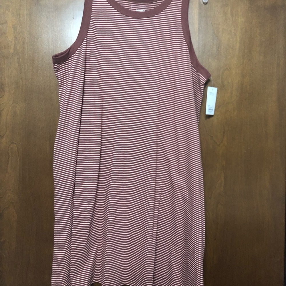 Striped knee length dress with pockets!!